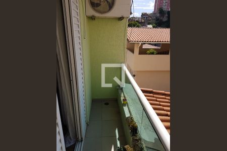 Casa à venda com 200m², 3 quartos e 3 vagas Casa à venda com 200m², 3 quartos e 3 vagasSacada