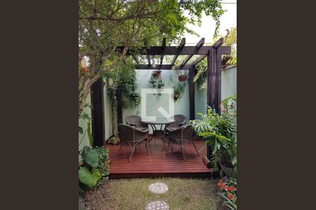 Casa à venda com 200m², 3 quartos e 3 vagas Casa à venda com 200m², 3 quartos e 3 vagasÁrea Externa