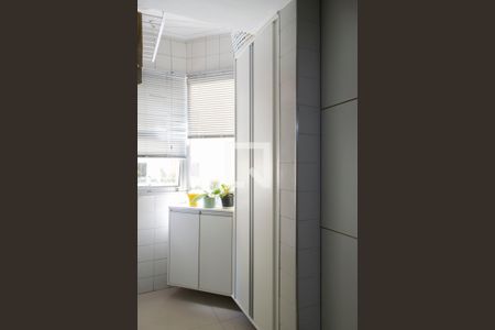 Apartamento à venda com 64m², 2 quartos e 1 vagaÁrea de Serviço