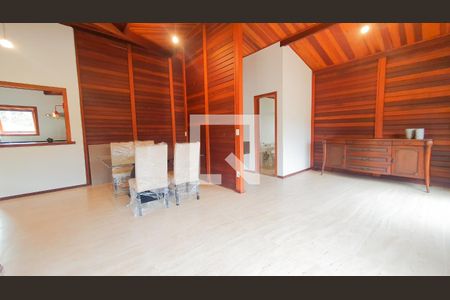 Sala de casa de condomínio à venda com 2 quartos, 105m² em Ville Des Lacs, Nova Lima