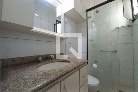Apartamento à venda com 67m², 2 quartos e 2 vagas Apartamento à venda com 67m², 2 quartos e 2 vagasBanheiro da Suíte