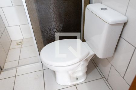 Banheiro de kitnet/studio para alugar com 1 quarto, 28m² em Ingleses do Rio Vermelho, Florianópolis