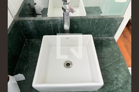 Casa à venda com 380m², 5 quartos e 3 vagasBanheiro da Suíte 2