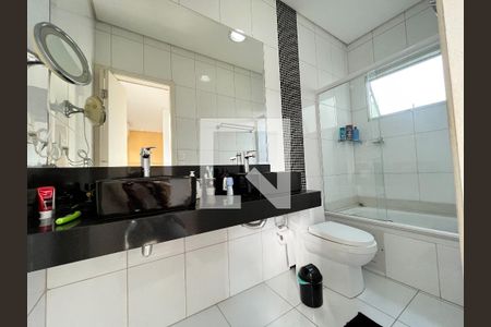 Casa à venda com 380m², 5 quartos e 3 vagasBanheiro da Suíte 1