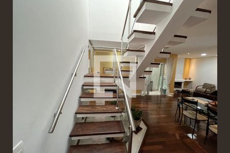 Escada  de casa à venda com 5 quartos, 380m² em Vila Guarani(zona Sul), São Paulo