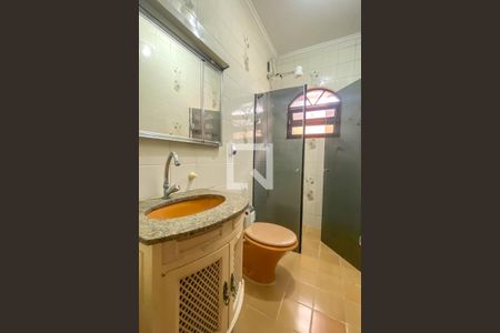 Casa para alugar com 220m², 3 quartos e 2 vagasBanheiro Social