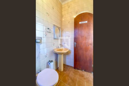 Casa para alugar com 220m², 3 quartos e 2 vagasBanheiro da Edícula