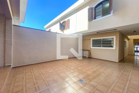 Casa para alugar com 220m², 3 quartos e 2 vagasQuintal