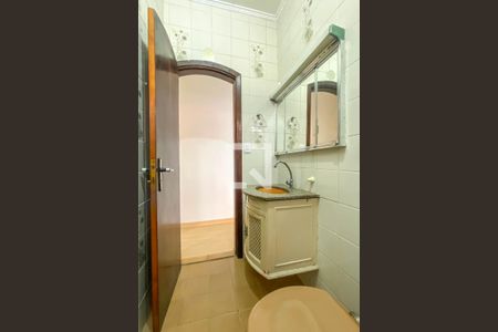 Casa para alugar com 220m², 3 quartos e 2 vagasBanheiro Social
