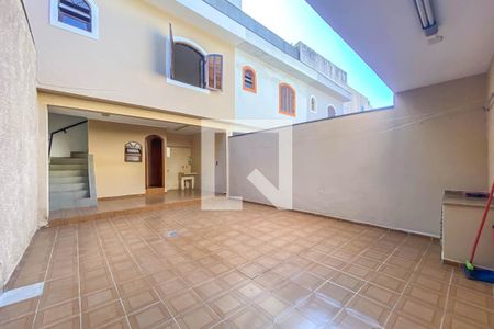 Casa para alugar com 220m², 3 quartos e 2 vagasQuintal