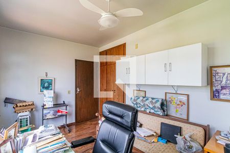 Casa à venda com 600m², 4 quartos e 4 vagasEscritório