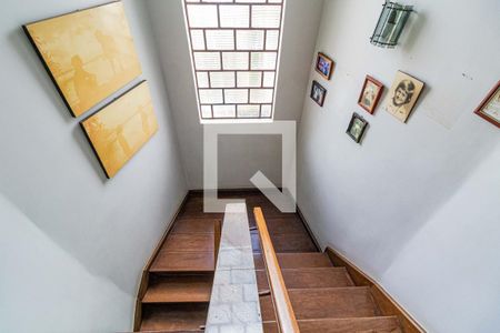 Casa à venda com 600m², 4 quartos e 4 vagasEscada