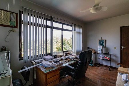 Casa à venda com 600m², 4 quartos e 4 vagasEscritório