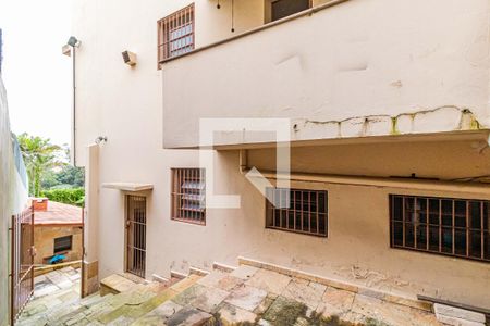 Casa à venda com 600m², 4 quartos e 4 vagasSalão de festas - Corredor lateral