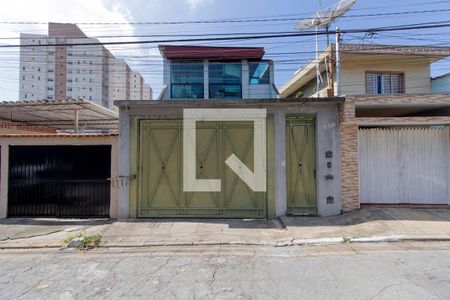 Casa para alugar com 225m², 3 quartos e 4 vagas Casa para alugar com 225m², 3 quartos e 4 vagasFachada