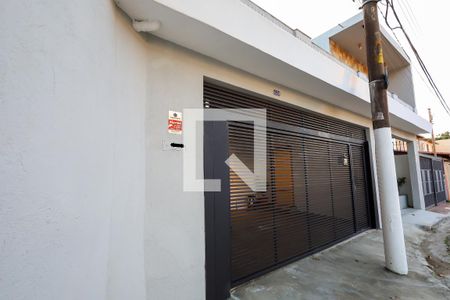 Casa para alugar com 120m², 2 quartos e 1 vaga Casa para alugar com 120m², 2 quartos e 1 vagaFachada