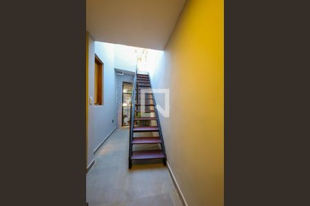 Casa para alugar com 120m², 2 quartos e 1 vaga Casa para alugar com 120m², 2 quartos e 1 vagaEscada de acesso a churrasqueira