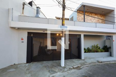 Casa para alugar com 120m², 2 quartos e 1 vaga Casa para alugar com 120m², 2 quartos e 1 vagaFachada