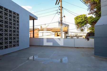 Casa para alugar com 120m², 2 quartos e 1 vaga Casa para alugar com 120m², 2 quartos e 1 vagaVaranda