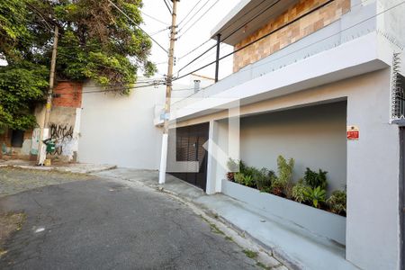 Casa para alugar com 120m², 2 quartos e 1 vaga Casa para alugar com 120m², 2 quartos e 1 vagaFachada