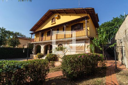Casa à venda com 371m², 5 quartos e 6 vagas Casa à venda com 371m², 5 quartos e 6 vagasFachada