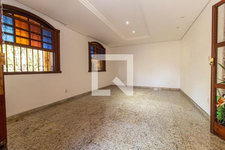 Casa à venda com 371m², 5 quartos e 6 vagas Casa à venda com 371m², 5 quartos e 6 vagas|Sala