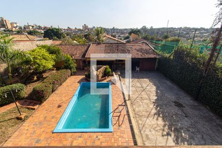 Casa à venda com 371m², 5 quartos e 6 vagas Casa à venda com 371m², 5 quartos e 6 vagasVista - Piscina