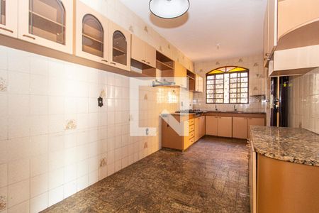 Casa à venda com 371m², 5 quartos e 6 vagas Casa à venda com 371m², 5 quartos e 6 vagasCozinha