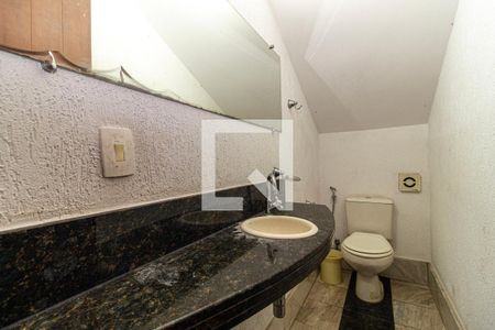 Casa à venda com 371m², 5 quartos e 6 vagas Casa à venda com 371m², 5 quartos e 6 vagasBanheiro