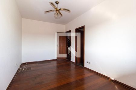 Casa à venda com 371m², 5 quartos e 6 vagas Casa à venda com 371m², 5 quartos e 6 vagasQuarto 3