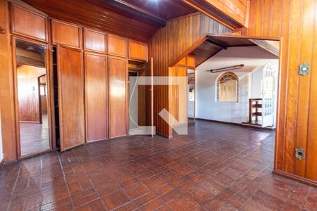 Casa à venda com 371m², 5 quartos e 6 vagas Casa à venda com 371m², 5 quartos e 6 vagasQuarto 5