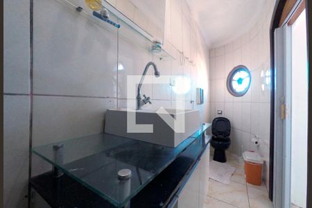 Banheiro da Suíte de casa para alugar com 3 quartos, 140m² em Jardim Aracy, Mauá