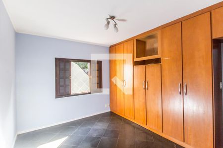 Casa à venda com 251m², 3 quartos e 3 vagasSuíte