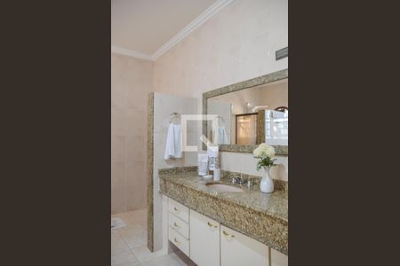 Casa à venda com 310m², 3 quartos e 3 vagasBanheiro da Suíte