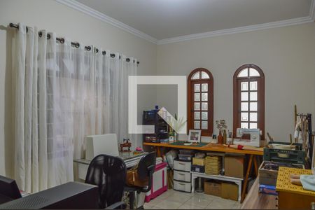 Casa à venda com 310m², 3 quartos e 3 vagasEscritório