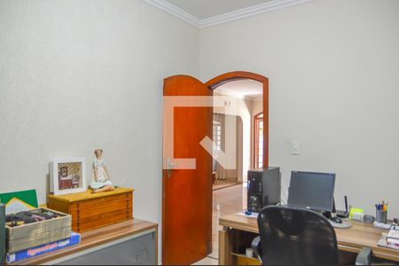 Casa à venda com 310m², 3 quartos e 3 vagasEscritório