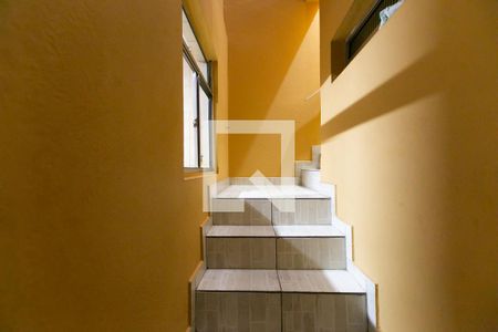 Escada  de casa à venda com 2 quartos, 200m² em Conjunto Residencial José Bonifácio, São Paulo
