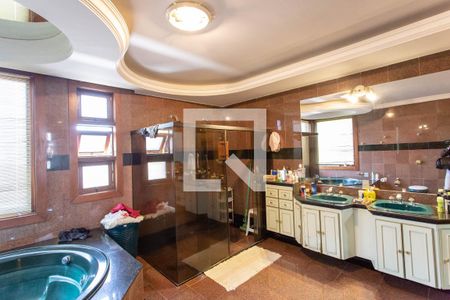 Casa à venda com 522m², 5 quartos e 5 vagas Casa à venda com 522m², 5 quartos e 5 vagasBanheiro da Suíte 2