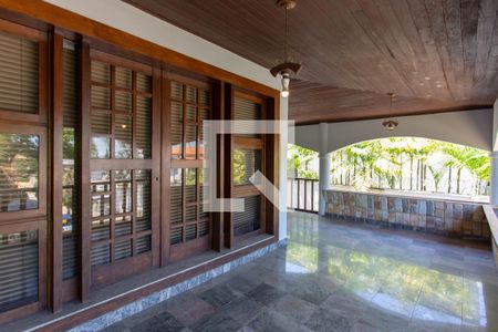 Casa à venda com 522m², 5 quartos e 5 vagas Casa à venda com 522m², 5 quartos e 5 vagasVaranda da Suite 2