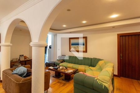 Casa à venda com 522m², 5 quartos e 5 vagas Casa à venda com 522m², 5 quartos e 5 vagasSala de Estar