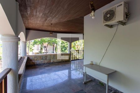 Casa à venda com 522m², 5 quartos e 5 vagas Casa à venda com 522m², 5 quartos e 5 vagasVaranda da Suite 2