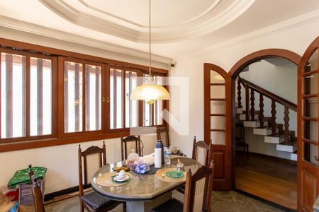 Casa à venda com 522m², 5 quartos e 5 vagas Casa à venda com 522m², 5 quartos e 5 vagasCozinhaCopa