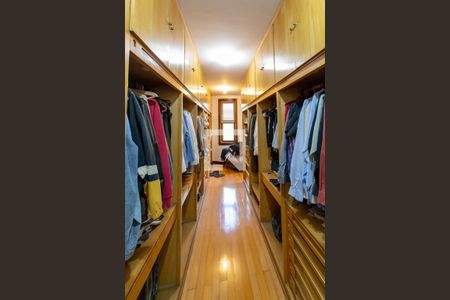 Casa à venda com 522m², 5 quartos e 5 vagas Casa à venda com 522m², 5 quartos e 5 vagasCloset do quarto