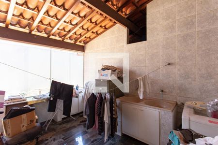 Casa à venda com 522m², 5 quartos e 5 vagas Casa à venda com 522m², 5 quartos e 5 vagasLavanderia