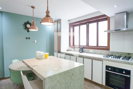 Casa de condomínio à venda com 460m², 4 quartos e 3 vagas Casa de condomínio à venda com 460m², 4 quartos e 3 vagascozinha