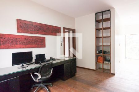 Casa de condomínio à venda com 460m², 4 quartos e 3 vagas Casa de condomínio à venda com 460m², 4 quartos e 3 vagashome office