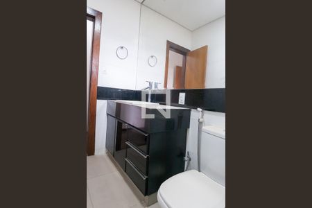 Casa de condomínio à venda com 460m², 4 quartos e 3 vagas Casa de condomínio à venda com 460m², 4 quartos e 3 vagasBanheiro Social