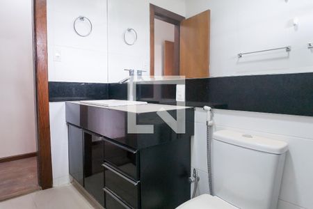 Casa de condomínio à venda com 460m², 4 quartos e 3 vagas Casa de condomínio à venda com 460m², 4 quartos e 3 vagasBanheiro Social