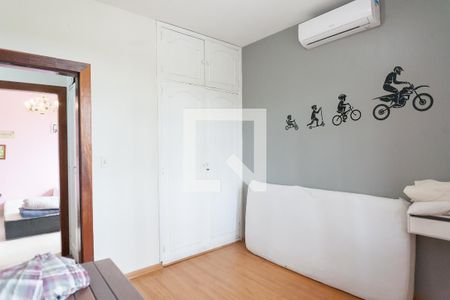 Casa de condomínio à venda com 460m², 4 quartos e 3 vagas Casa de condomínio à venda com 460m², 4 quartos e 3 vagasquarto 2