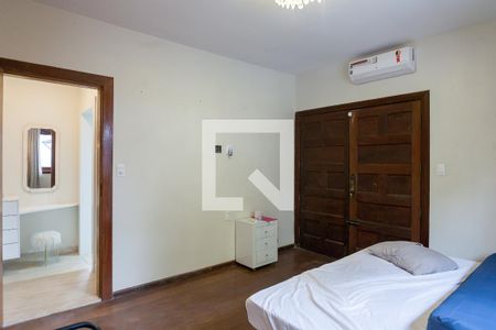 Casa de condomínio à venda com 460m², 4 quartos e 3 vagas Casa de condomínio à venda com 460m², 4 quartos e 3 vagas quarto aux.